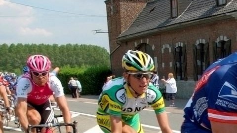 Armstrong sigue contra la pared.