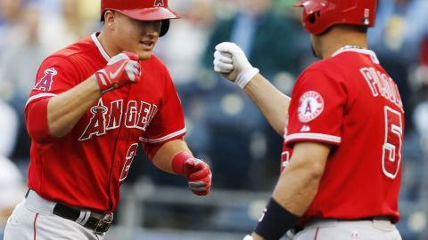 Trout (i) y Pujols fueron la bujía de los Angels.