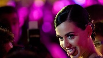 Katy Perry desembolsó  11.2  millones de dólares en una mansión de Hollywood