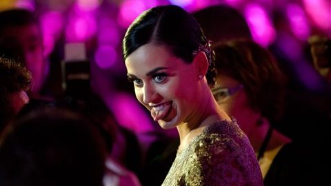 Katy Perry desembolsó  11.2  millones de dólares en una mansión de Hollywood