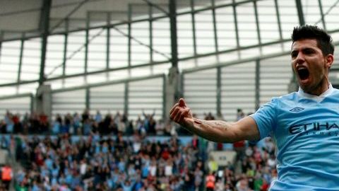El famoso 'Kun' jugará por casi un lustro más con los azules de Manchester.