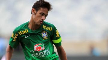 Real Madrid y Barcelona están interesados por los servicios del brasileño Neymar