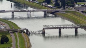 Unos  71,000 vehículos al día utilizaban el puente, por lo que el incidente provocará una interrupción  entre Seattle y Vancouver.
