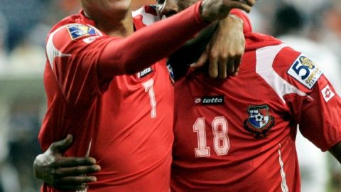 Blás Pérez (izq.) y   Luis Tejada  formarán dupla en el ataque de Panamá que el 7 de junio recibe a la selección de México.