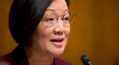 La senadora Mazie Hirono de Hawaii, encabezó una carta enviada al Servicio de Ciudadanía e Inmigración de Estados Unidos (USCIS, por sus siglas en inglés) para solicitar revertir la decisión de terminar con el “Filipino World War II Veterans Parole Program”.