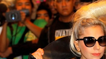 Gaga se acaba de recuperar de una operación que tuvo por una lesión que la obligó a cancelar una serie de conciertos.