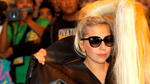 Gaga se acaba de recuperar de una operación que tuvo por una lesión que la obligó a cancelar una serie de conciertos.