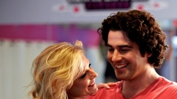 Ana Layevska y José Luis Reséndez protagonizan el melodrama  'Dama y Obrero'.