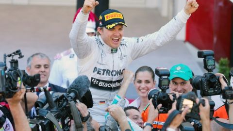 El alemán Nico Rosberg da a Mercedes su primera victoria en la temporada.
