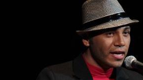 Samo enfrentó varios retos para realizar su primer material.