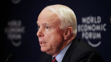 John McCain, senador republicano.