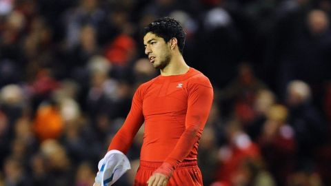 Luis Suárez no es santo de la devoción de la prensa británica y viceversa.