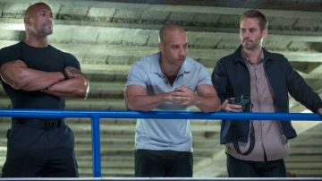 La sexta película de "Rápidos y furiosos" se desarrolla en el extranjero, lo que creó una expectativa diferente. En la foto, los actores Vin Diesel (centro), Dwayne Johnson (izquierda) y Paul Walker.