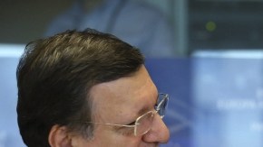 El presidente de la Unión Europea, José Manuel Durao Barroso (i), y el presidente del Consejo Europeo, Herman Van Rompuy (d), participan en la conferencia de presidentes  en el Parlamento Europeo.