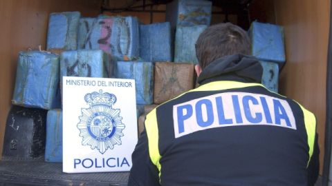 La policía española incautó un camión que llevaba más de 2,600 kilos de hashish en el estado industrial de Huercal-Overa.