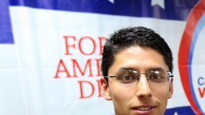 Justino Mora, de 23 años y estudiante de UCLA, durante una conferencia de prensa en CHIRLA para anunciar que dedicarán tiempo y recursos para presionar a miembros del Congreso a dar un voto fuerte, justo y serio para un camino a la ciudadanía.