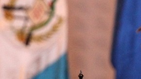 El presidente de México, Enrique Peña Nieto (d), habla  en la VII Cumbre de la Alianza del Pacífico.