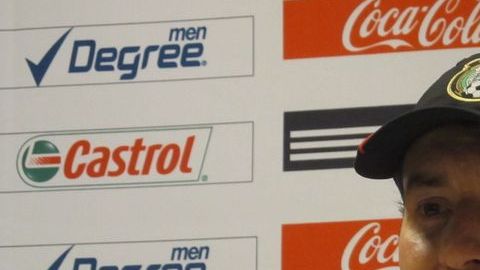 José Manuel 'Chepo' de la Torre, en una conferencia de prensa en Houston previo al juego de México contra Nigeria.