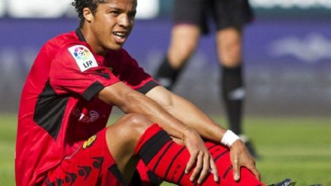 Giovani dos Santos fue devuelto desde Barcelona, cuando se aprestaba a viajar a Houston para integrarse  a la selección mexicana.