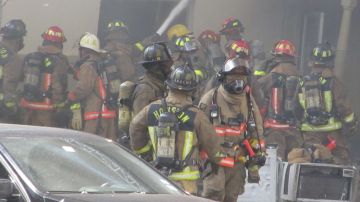 Cuatro bomberos murieron en el incendio del hotel Southwest Inn en la autopista 59 Sur en Houston.