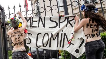 El movimiento Femen ha realizado varias protestas en "topless", en apoyo a Amina Tylor.