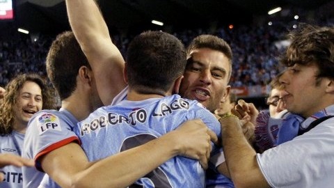 Los jugadores del Celta de Vigo celebran la sufrida salvación en la Liga de España