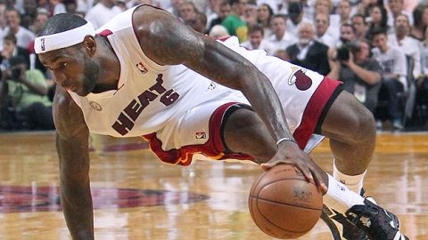 LeBron James se convirtió nuevamente en la clave del juego.
