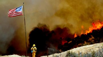 El incendio comenzó el jueves justo al norte de la planta hidroeléctrica No. 1 cerca de Los Ángeles.