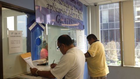 Hondureños tramitaban ayer domingo  la renovación de su TPS.