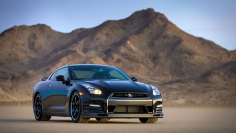 El nuevo GTR está preparado para dar la experencia de un auto de ceompetencia en la calle.
