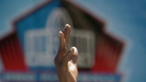 Deacon Jones ingresó al Salón de la Fama en 2002.