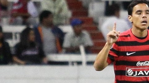Bravo jugó para el odiado rival, Atlas, el torneo anterior.
