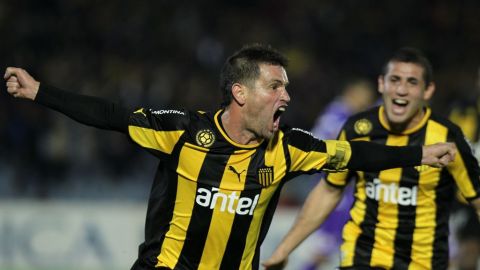 Pacheco hace campeón al Peñarol con un 'hat trick'.