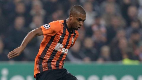 Fernandinho es nuevo jugador del Manchester City