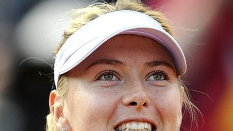 Sharapova sufrió ante la bielorrusa Azarenka.