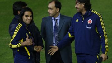 Radamel Falcao (i) y Mario Yepes (d) jugadores de la selección colombiana.