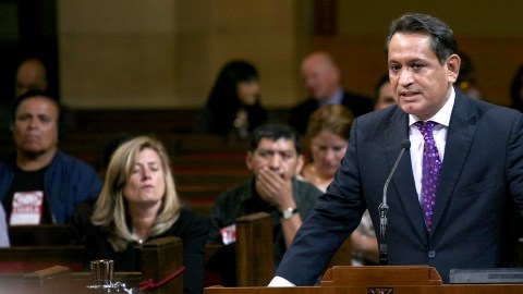 La aprobación sería la culminación de años de lucha por parte de Gil Cedillo, quien redactó varios proyectos similares.