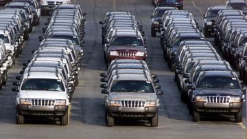 La empresa automotriz anunció ayer  que ha decidido realizar varios retiros de diversos modelos de la firma Chrysler  que afectarán a cientos de miles de vehículos distribuidos en todo el mundo.