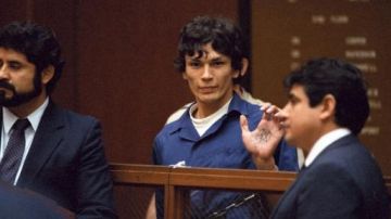 Ramírez se declaró adorador del diablo y en una de las audiencias judiciales enseñó un pentagrama que se había dibujado en la palma de la mano y gritó "Ave Satán".