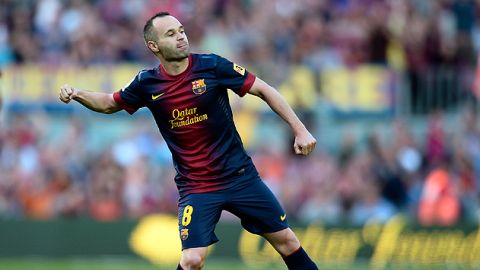 Andrés Iniesta declaró al diario español El País que el estratega portugués José Mourinho "ha hecho mucho daño al futbol" de España.