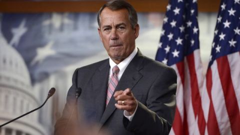 El presidente de la Cámara de Representantes, el republicano John Boehner, se dirige a los medios de comunicación durante una rueda de prensa.