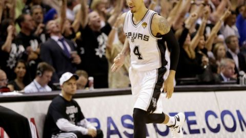 Danny Green encestó siete de los 16 triples de los Spurs.