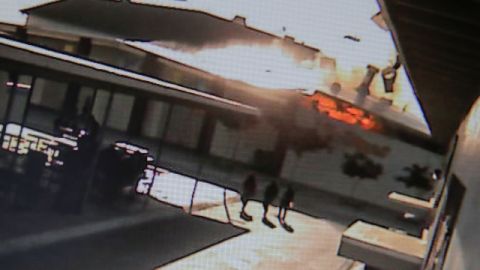 Imagen sacada de un video de  cámaras de seguridad de la  Preparatoria  Valle de Santa Ana, que tiene alrededor de 1,800 estudiantes.
