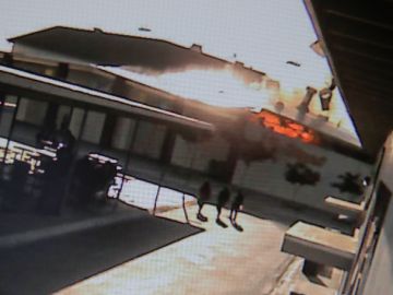 Imagen sacada de un video de  cámaras de seguridad de la  Preparatoria  Valle de Santa Ana, que tiene alrededor de 1,800 estudiantes.