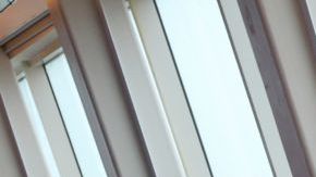 Candidatos a la alcaldía de NYC Anthony Weine (d), y desde la izquierda, Sal Albanese, Bill de Blasio, John Liu, y Bill Thompson durante un debate sobre educación, en Nueva York.