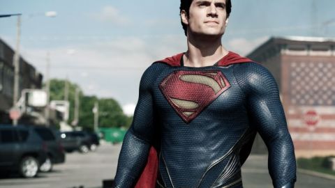 Henry Cavill demuestra que él es un Clark Kent idóneo.