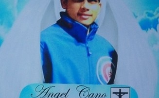 Ángel Cano lo describieron como un joven con energía, motivador, chistoso, coqueto y cantautor.