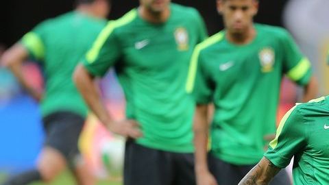 Dani Alves y sus compañeros.