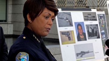 La sargento del cuerpo de Santa Mónica Jacqueline Seabrooks explica nuevos detalles sobre el tiroteo realizado por Zawari en Santa Monica, en conferencia de prensa.