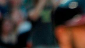 Romo (fondo) desaprueba la decisión mientras el corredor toma su base en la novena entrada.